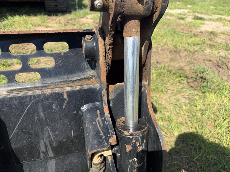 cat-72"-combo-bucket-image-8