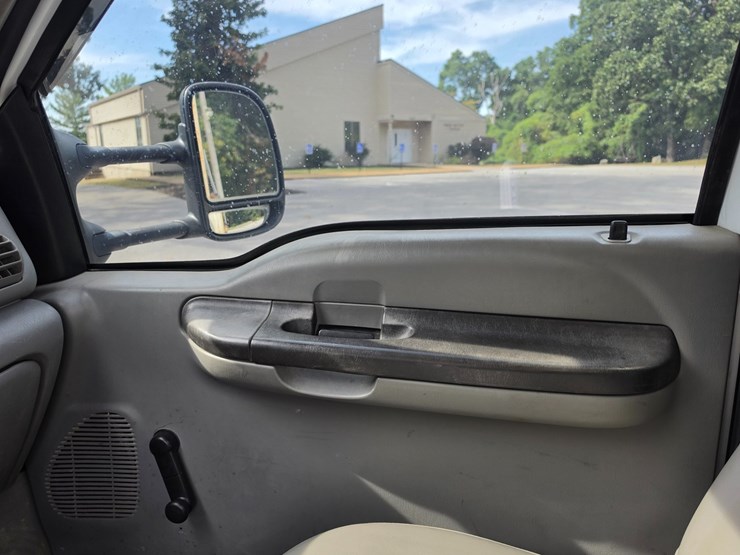 2006-ford-f550-image-38
