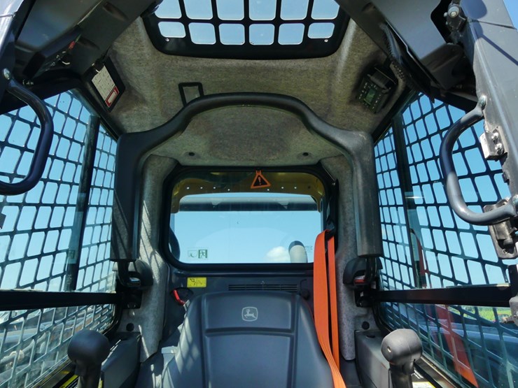 2024-deere-320g-image-14