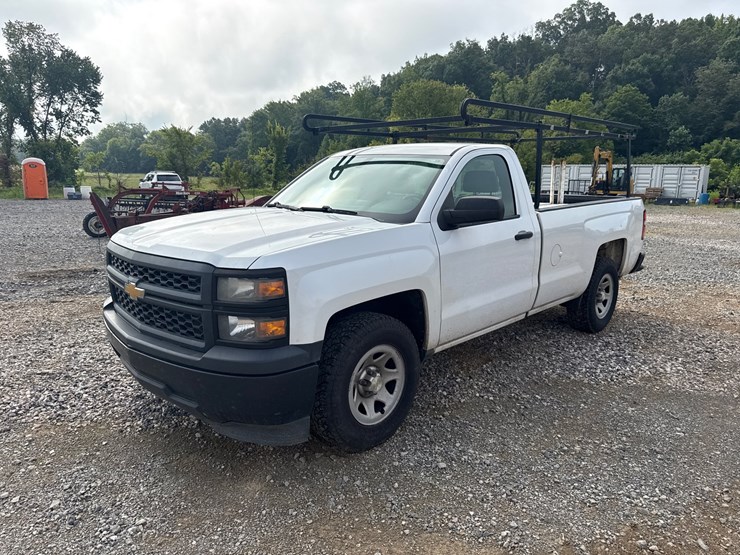 #1002-•-2015-chevrolet-silverado-pickup-truck-image-1