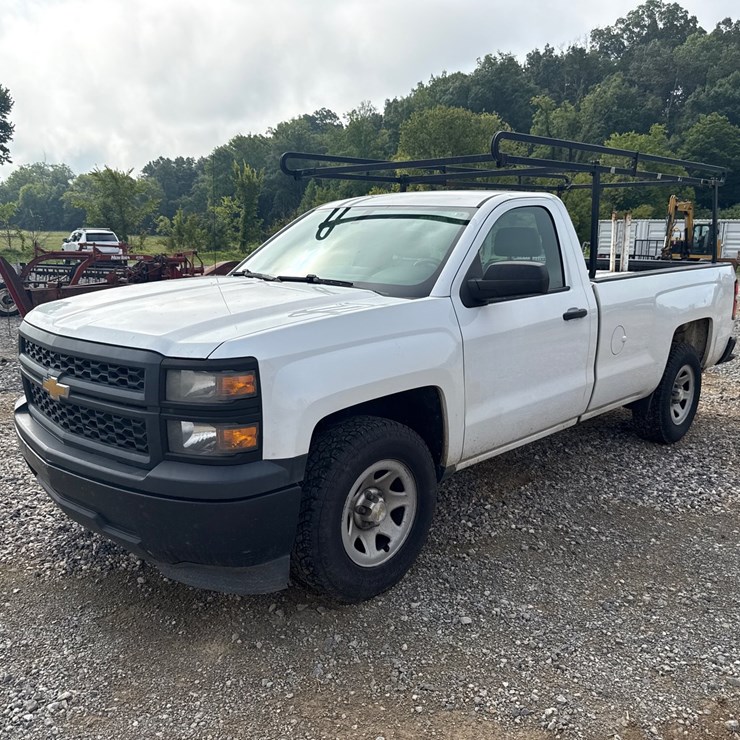 #1002 • 2015 Chevrolet Silverado Pickup Truck