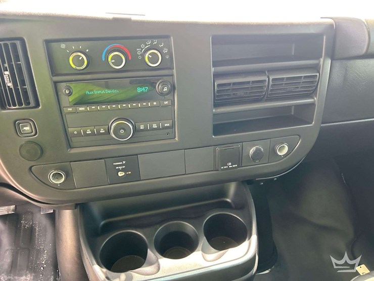 2017-chevrolet-express-3500-image-14