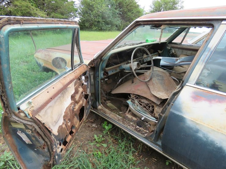 1965-chevrolet-impala-4dr-wagon-image-7