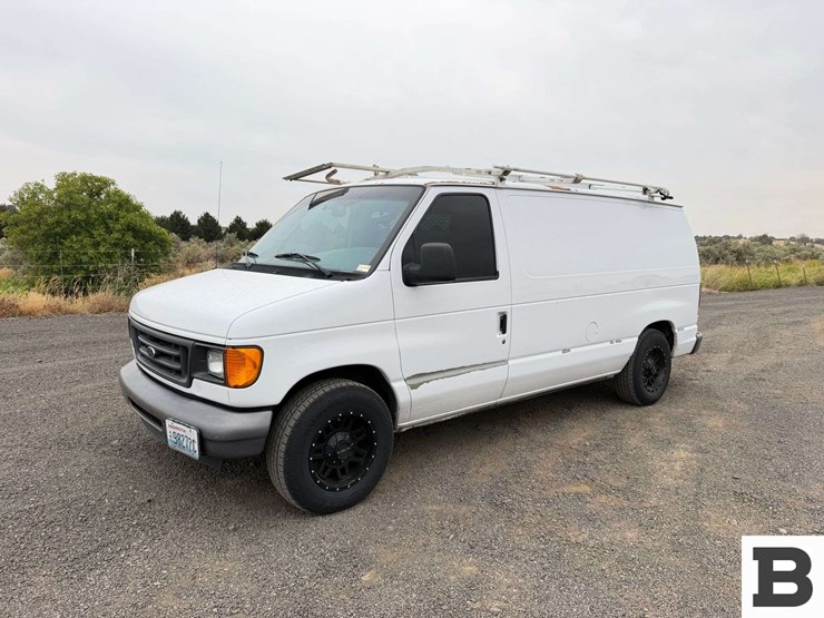 2006-ford-cargo-image-1