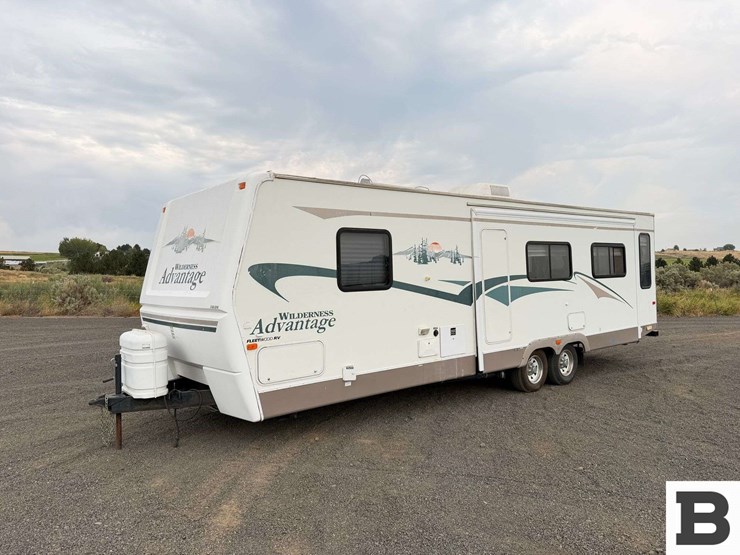 2004-fleetwood-wilderness-advantage-travel-trailer-image-1