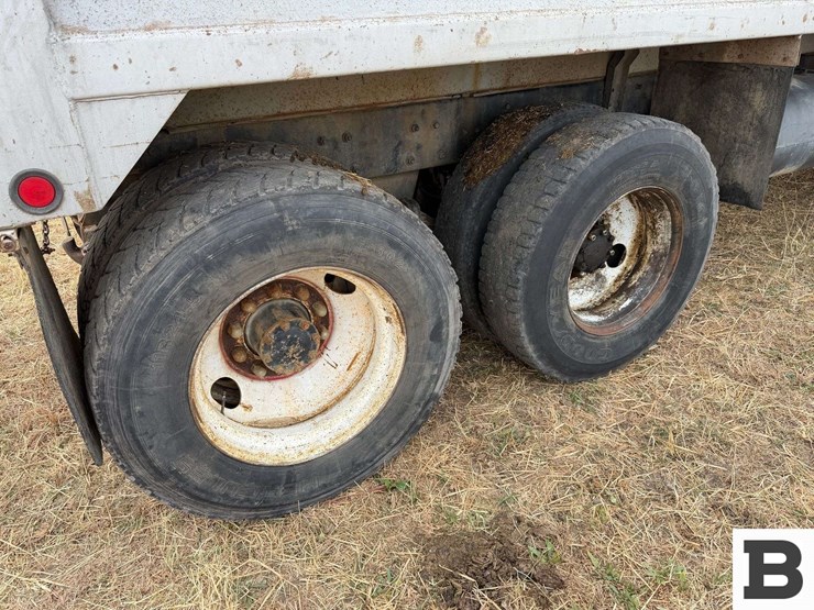 1988-mack-rd688s-image-25
