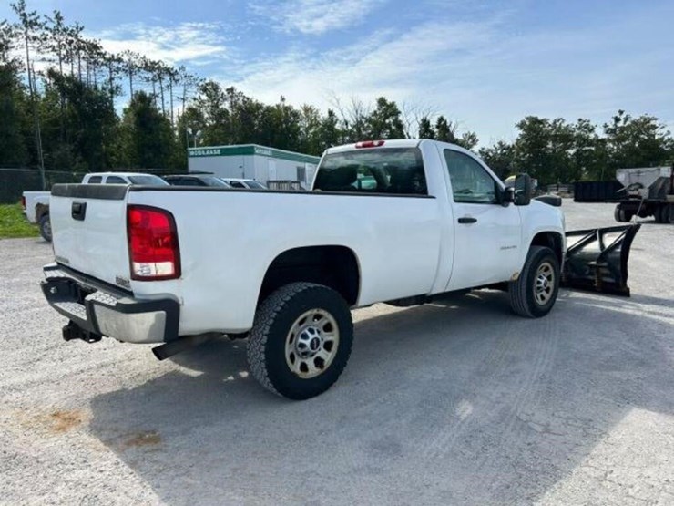2014-gmc-sierra-3500-image-4
