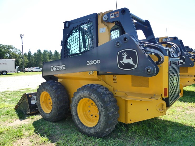 2023-deere-320g-image-4