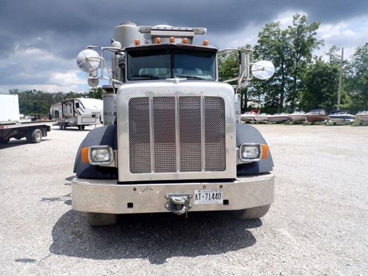 2013-peterbilt-367-image-2