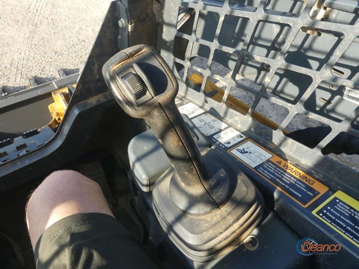 2023-deere-331g-image-11