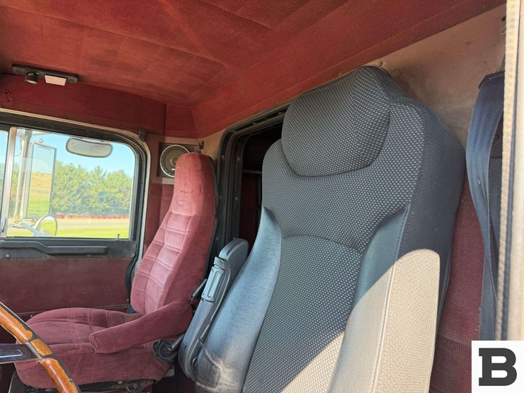 1989-peterbilt-379-image-57