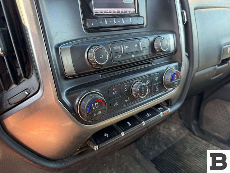 2015-chevrolet-silverado-1500-image-30