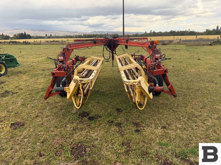 new-holland-216-image-5
