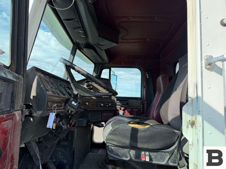 1996-freightliner-fld112-image-59