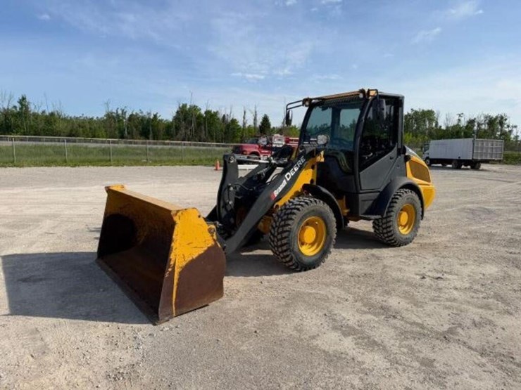 2020-deere-204l-image-1