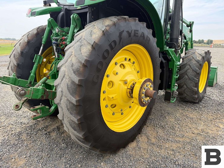 2015-john-deere-6210r-image-44