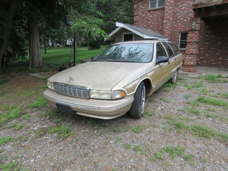 1995-chevrolet-caprice-classic-4dr-wagon-image-1