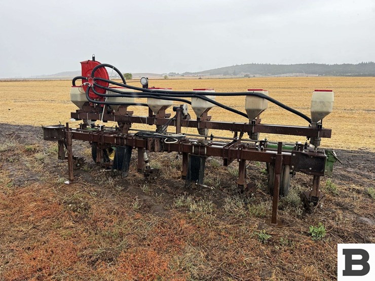 monosem-6-row-vacuum-planter--dnr-image-1