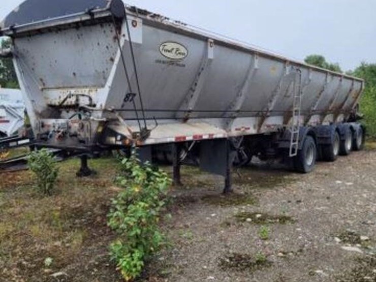2010-trout-river-quad/a-live-bottom-trailer-2s9ps8-image-1