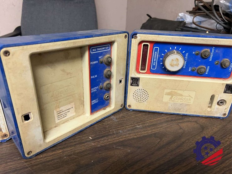 two-goldak-902-utility-locator-sets-with-transmitter-and-receiver-image-1