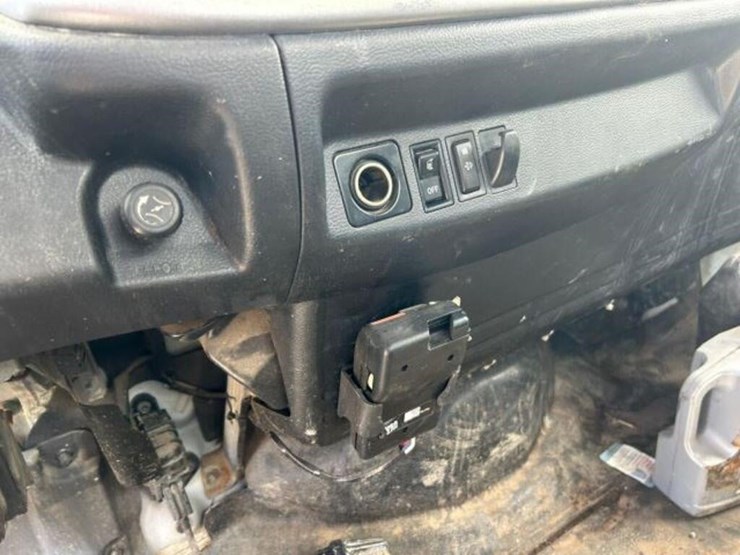 hino-185-image-18