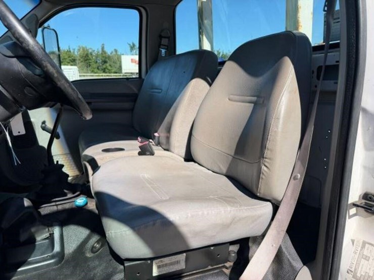 2001-ford-f650-xl-image-19