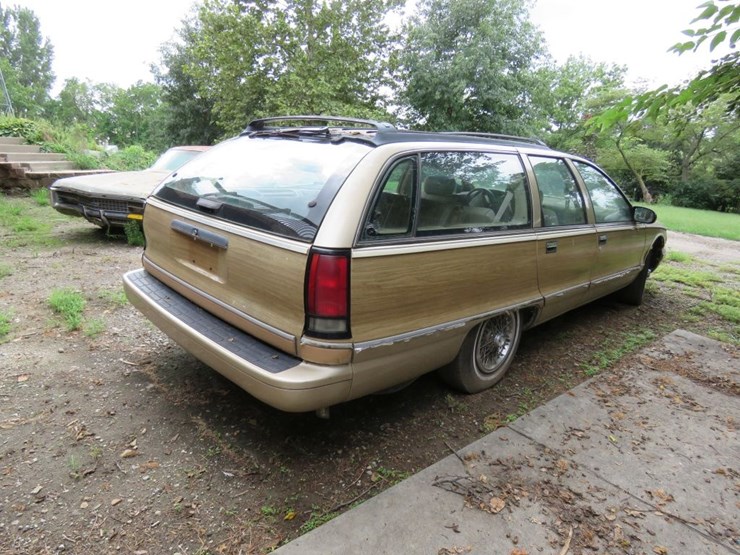 1995-chevrolet-caprice-classic-4dr-wagon-image-4