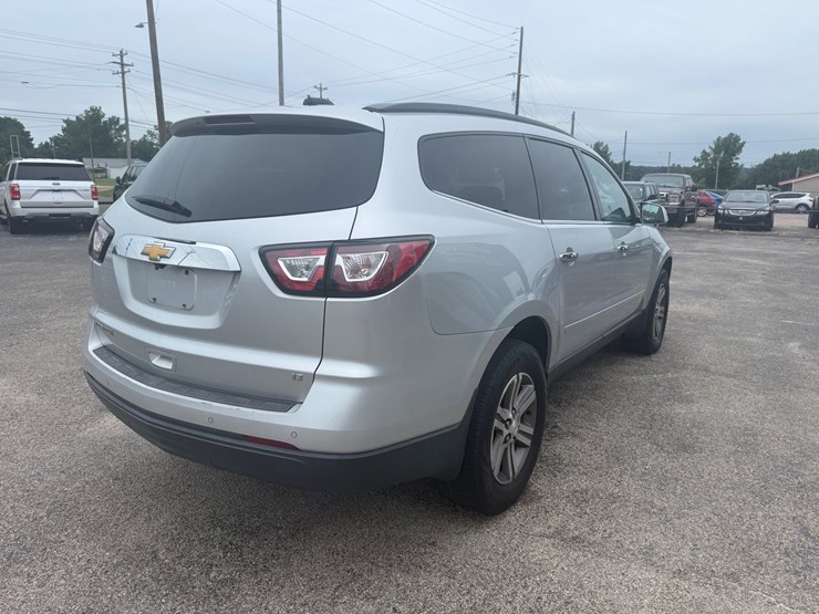 2017-chevrolet-traverse-lt-image-6
