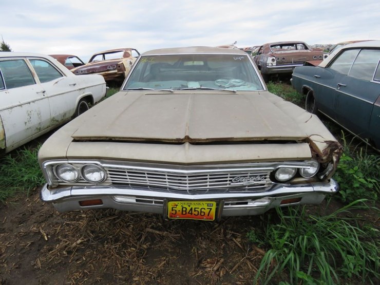 1966-chevrolet-biscayne-4dr-sedan-image-2