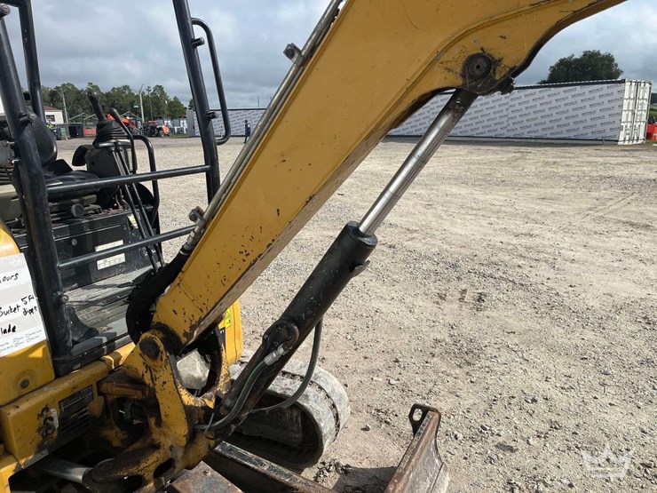 2016-caterpillar-303-image-12