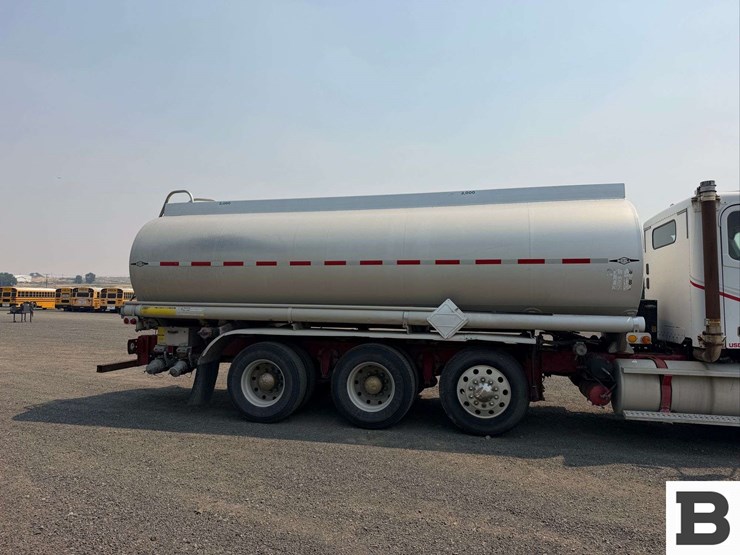2001-freightliner-cst120-tank-truck-image-6