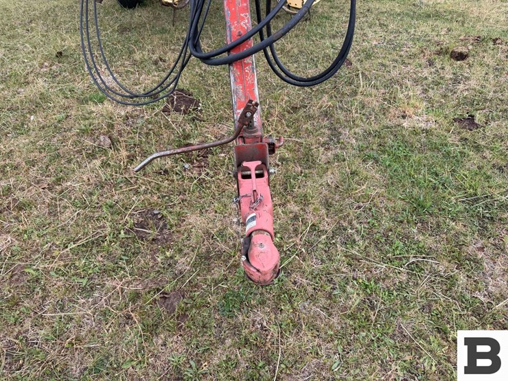 new-holland-216-image-10