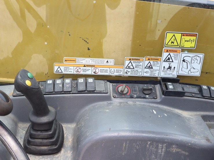 2016-caterpillar-th255c-image-12