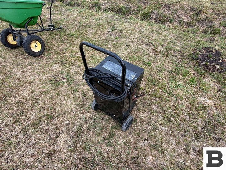 schumacher-electric-12v-battery-charger---ellensburg,-wa-image-3