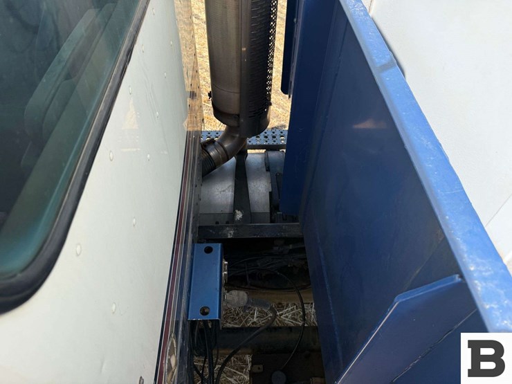 1997-freightliner-fl80-image-23
