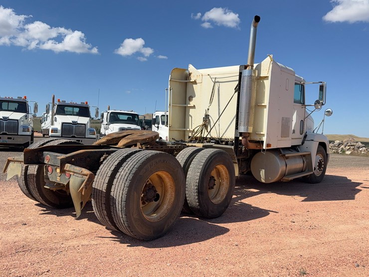 1994-freightliner-fld120-sleeper-image-5