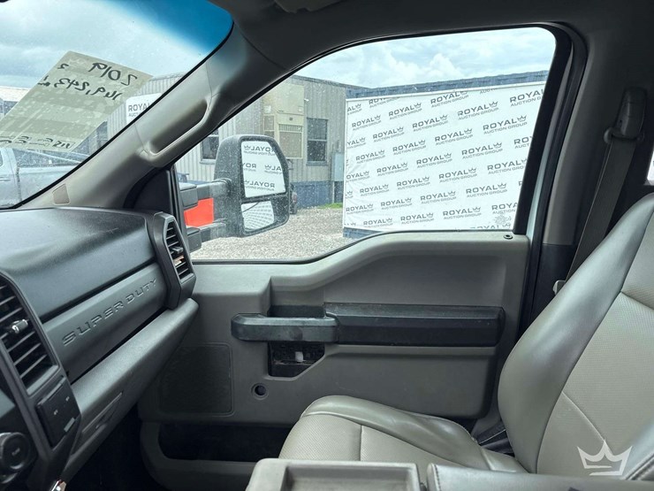 2019-utility-flatbed-image-12