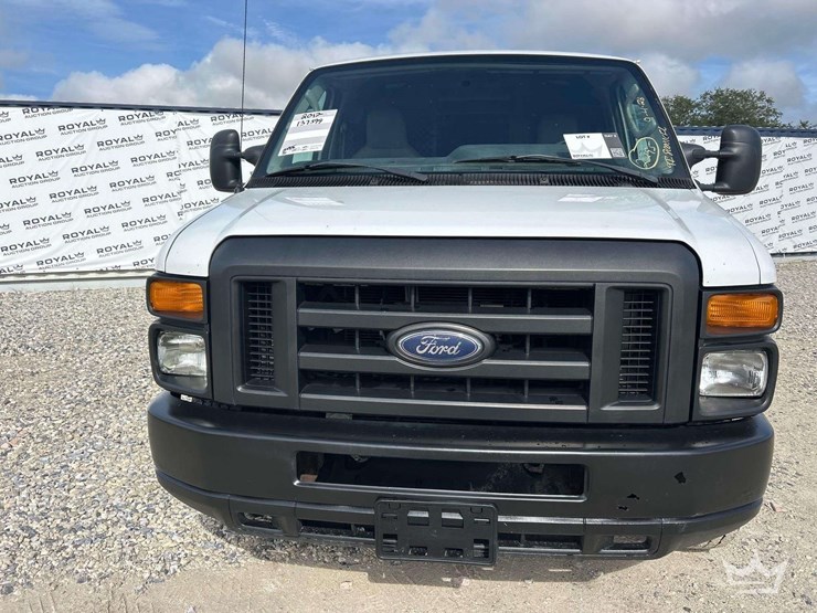 2012-ford-cargo-image-23