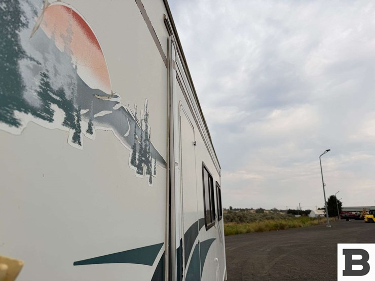 2004-fleetwood-wilderness-advantage-travel-trailer-image-17
