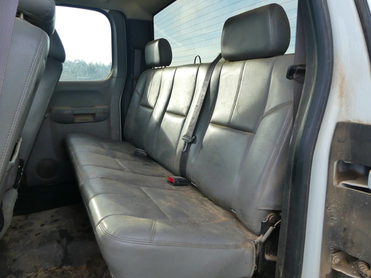 2013-chevrolet-2500hd-image-9