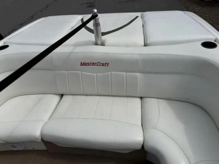 2002-mastercraft-x10-wakeboard-boat-mbcauxc8f102-image-7