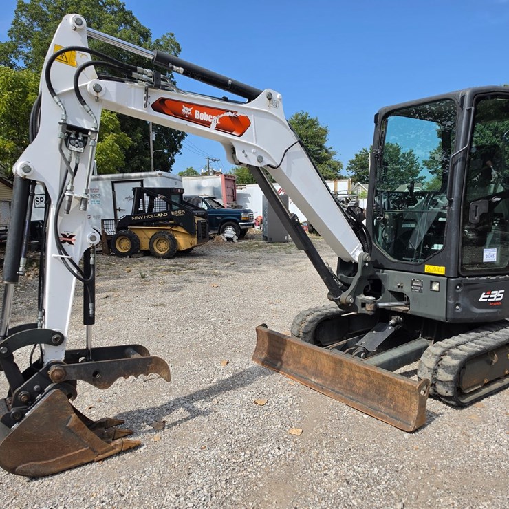 2022 BOBCAT E35