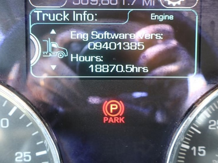 2015-kenworth-t880-image-34
