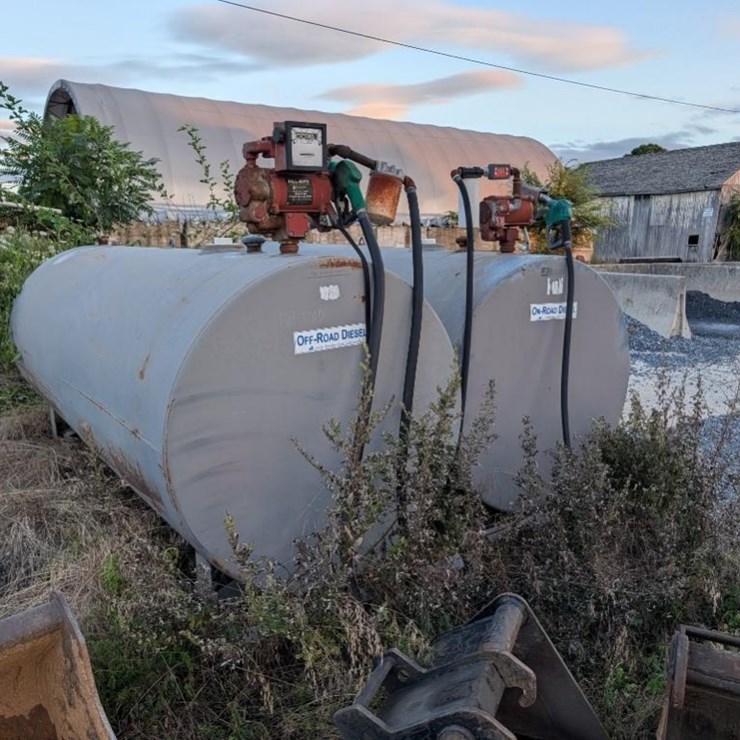 1,000 Gallon Diesel Tank w/pump