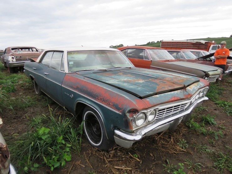 1966-chevrolet-impala-4dr-sedan-image-3