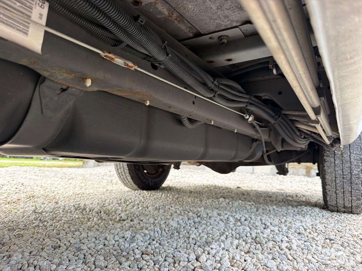2012-ford-cargo-image-35