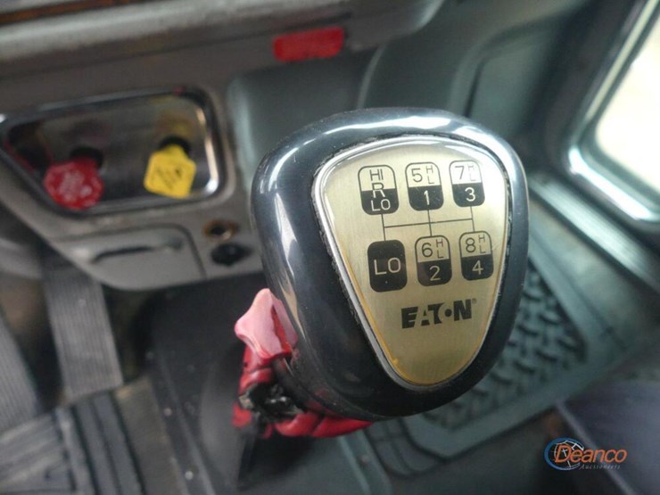 2006-peterbilt-379-image-18