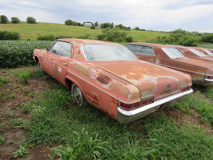 1966-chevrolet-impala-4dr-ht-image-5