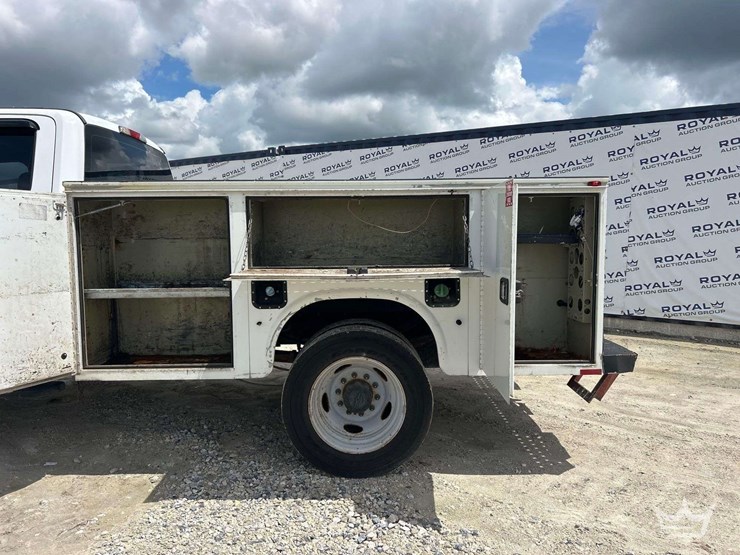 2017-ford-f550-image-27