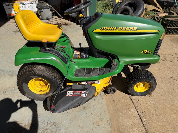 john-deere-lt133-image-1